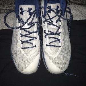 Medium tops Curry 1’s (Basketball shoes) BRAND NEW